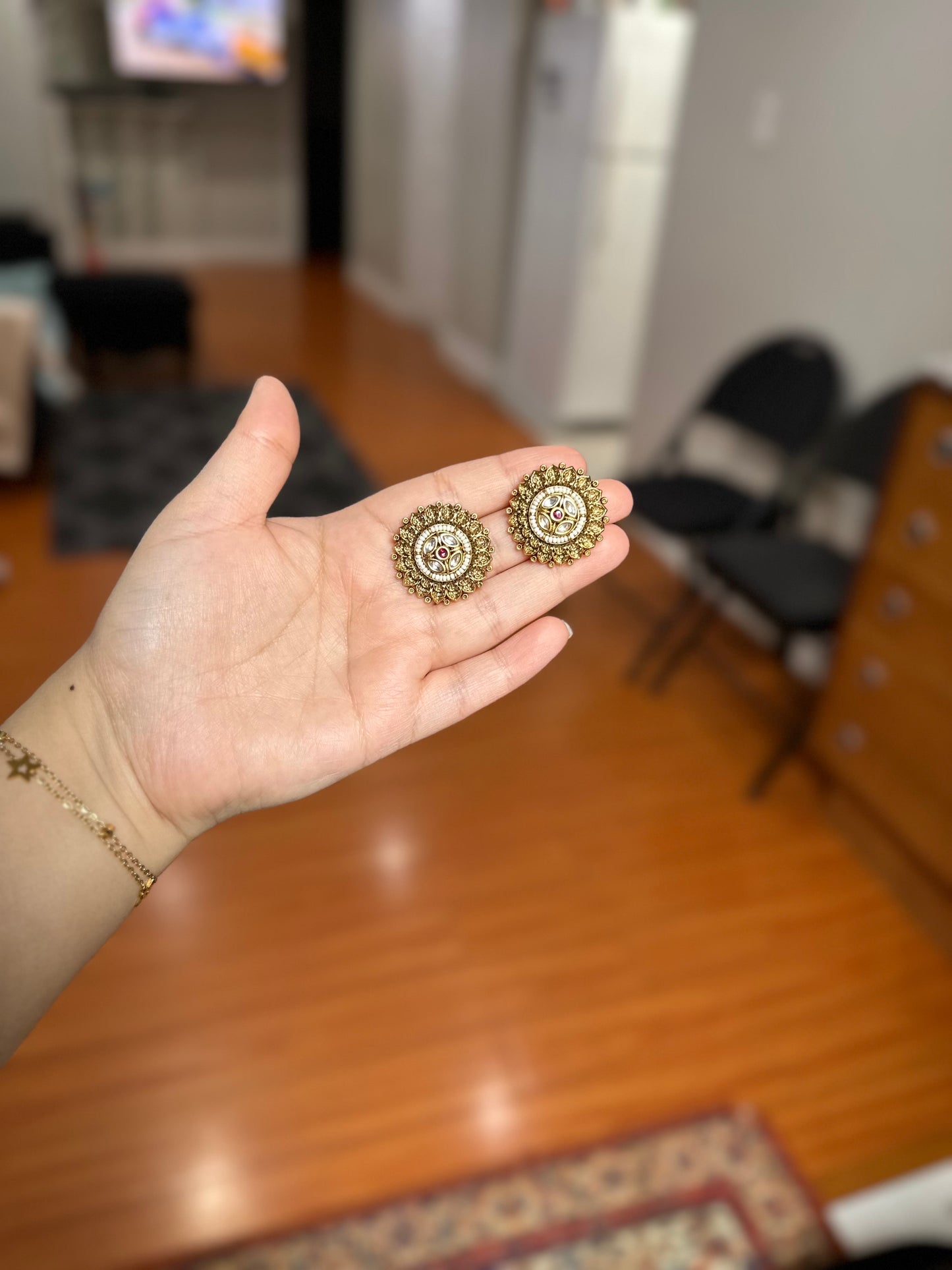 Moti stud earings