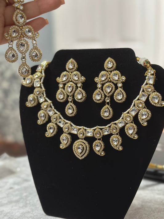 Leafi necklace