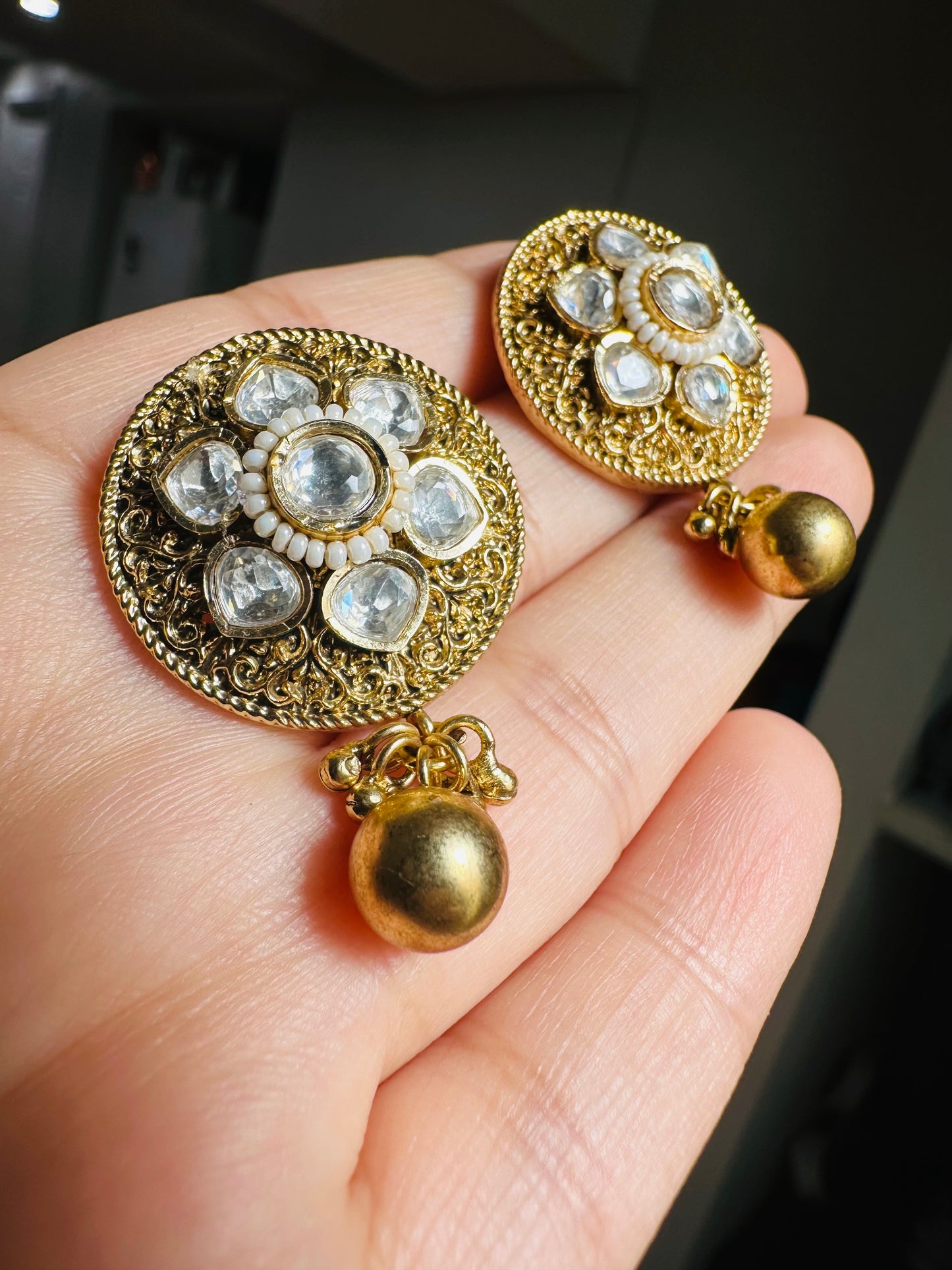 Moti stud earings