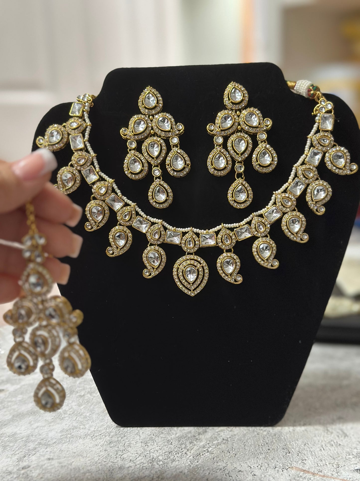 Leafi necklace