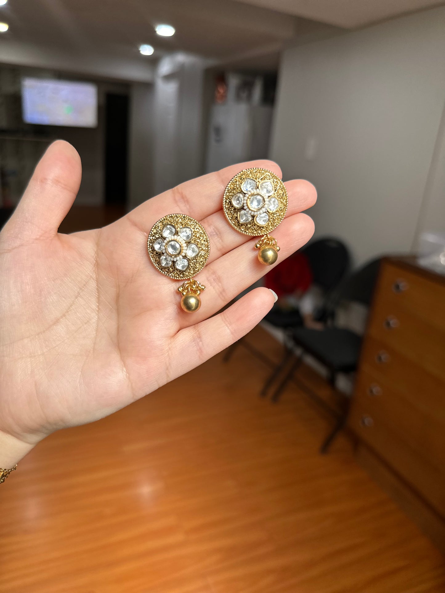 Moti studs