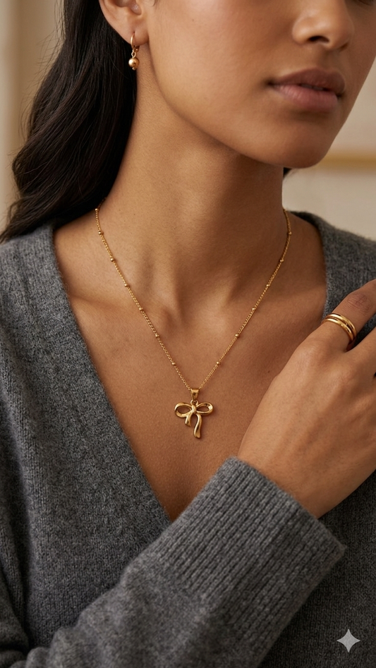 Bow necklace